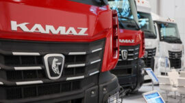 «Слишком много грузовиков»: КАМАЗ тормознули иномарки, даже демпинг не помогает