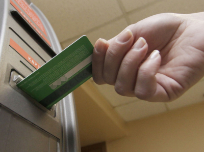 «Система перегнула палку»: россияне стали чаще жаловаться на блокировки банковских счетов